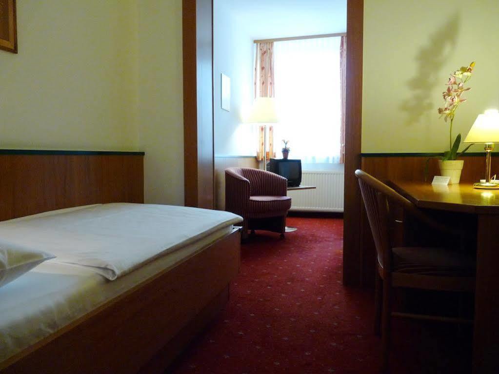 Parkhotel Zur Klause Bad Hall Ngoại thất bức ảnh