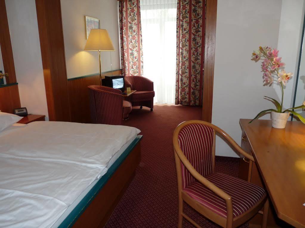 Parkhotel Zur Klause Bad Hall Ngoại thất bức ảnh